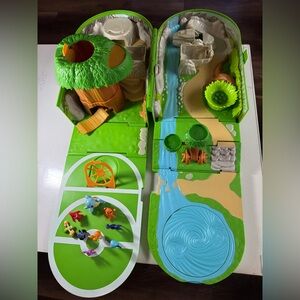 Pokemon Battle Ground Carry Case Backpack Play Set With 9 Figures